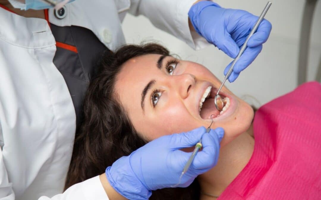 Reasons to Visit a Cosmetic Dentist for Smile Makeover